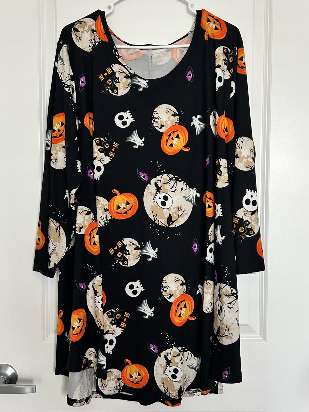 NWOT (3XL) Monnuro Halloween Theme Tunic Top